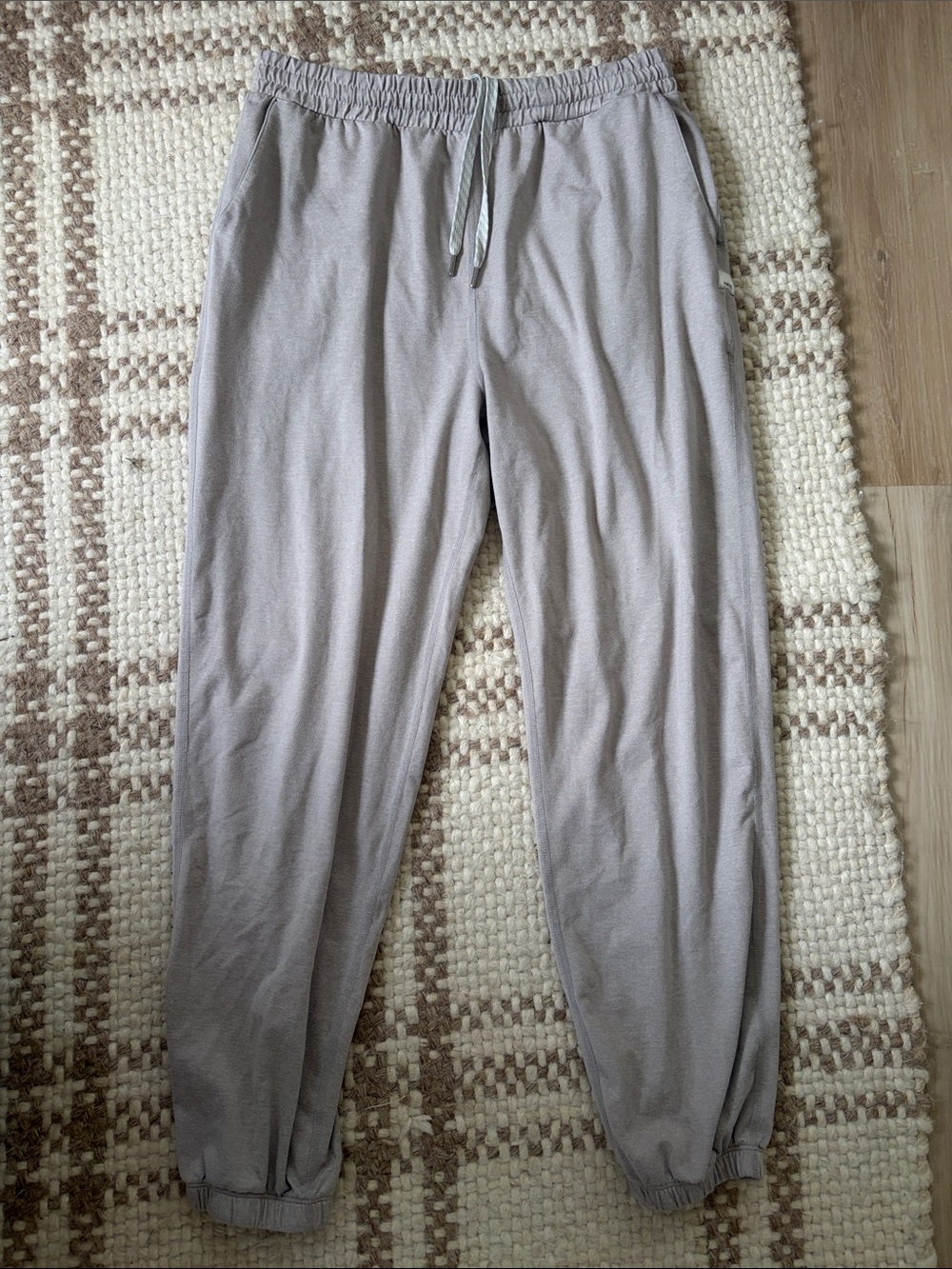 Vuori Women’s Oyster Heather Boyfriend Jogger
